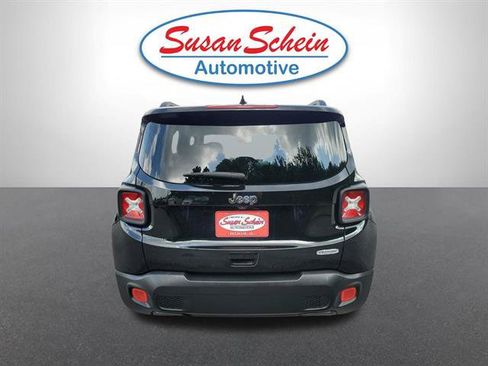 Used 2018 Jeep Renegade Latitude w/ Cold Weather Group FWD image 24
