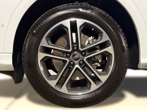 Certified 2025 Audi Q5 Premium w/ Convenience Package image 11