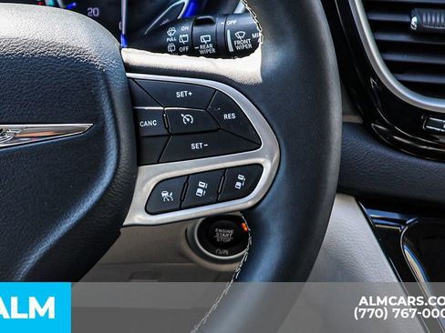 Used 2024 Chrysler Pacifica Touring-L image 37