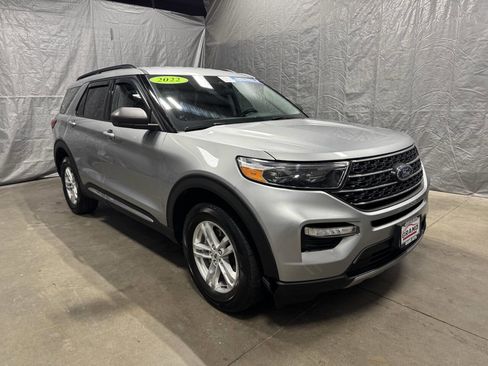 Used 2022 Ford Explorer XLT w/ Equipment Group 202A image 1