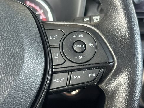 Used 2025 Toyota RAV4 XLE image 28