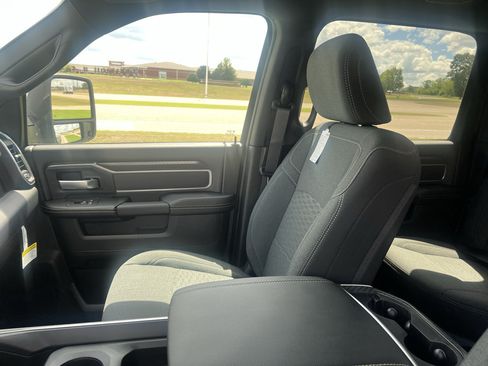 New 2026 RAM 3500 Big Horn AWD/4WD image 19
