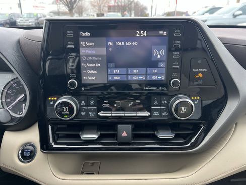 Used 2022 Toyota Highlander XLE image 33