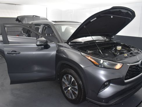 Used 2023 Toyota Highlander XLE FWD image 26