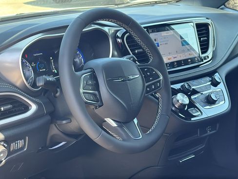 New 2026 Chrysler Pacifica Select image 10