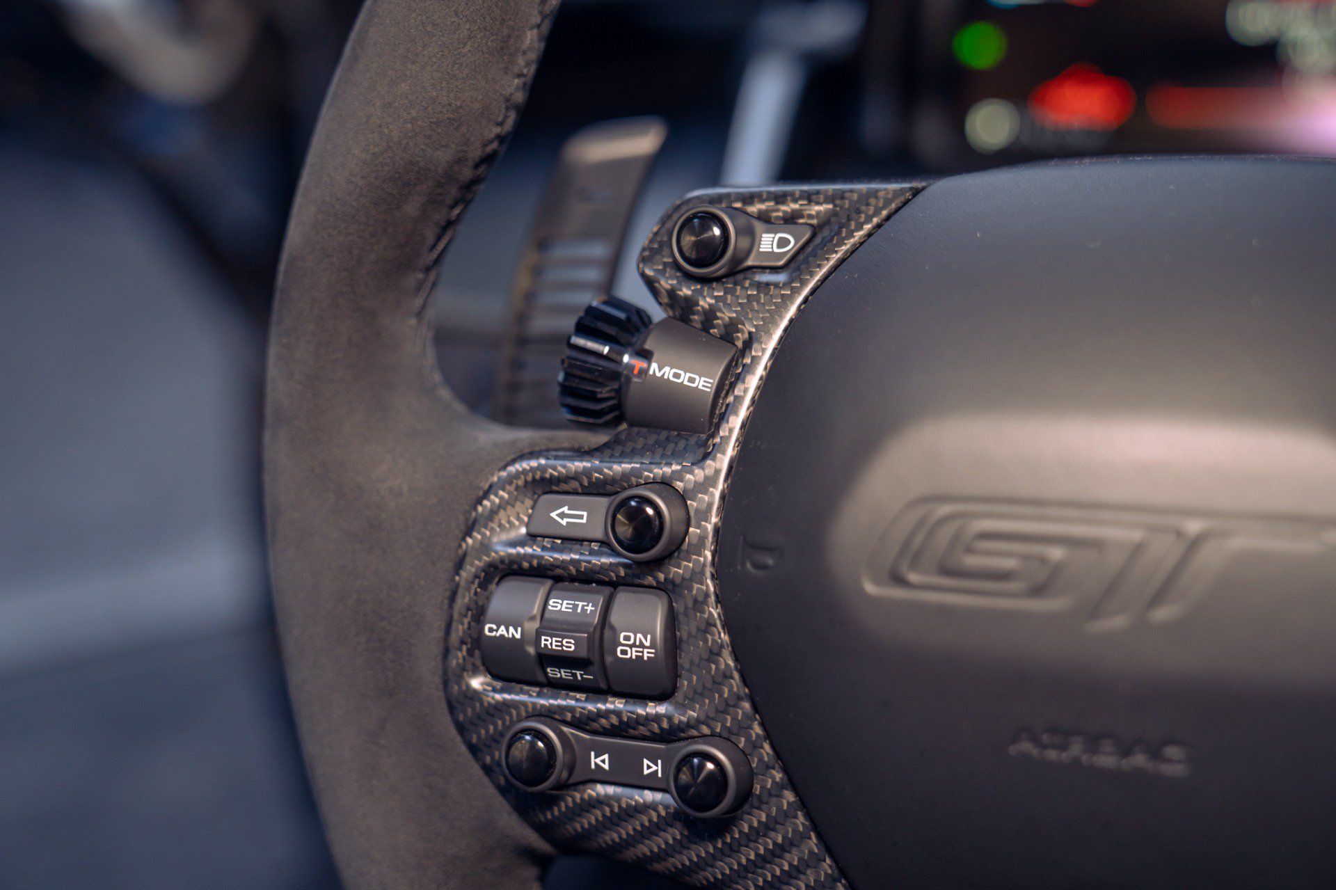 Used 2021 Ford GT RWD image 40