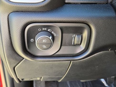 Used 2024 RAM 2500 Big Horn w/ Sport Appearance Package image 12