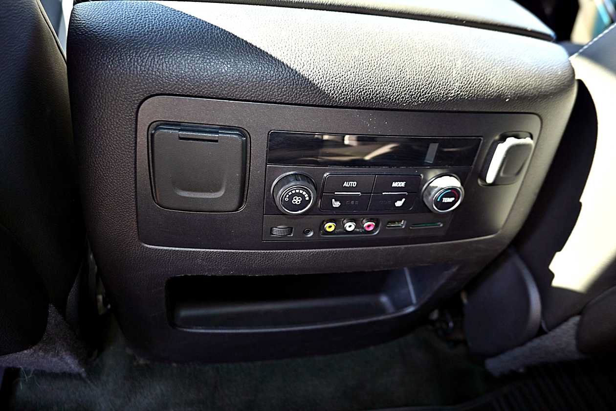 Used 2015 GMC Yukon SLT w/ Open Road Package RWD image 17