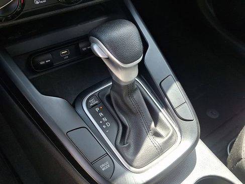 Used 2023 Kia Soul LX w/ LX Technology Package FWD image 14