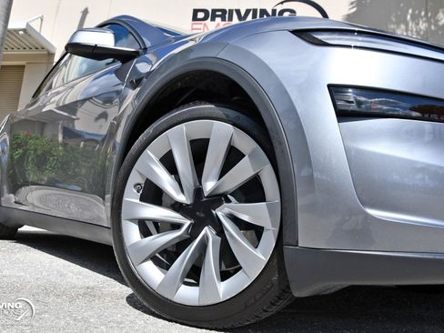 Used 2026 Tesla Model Y AWD image 4