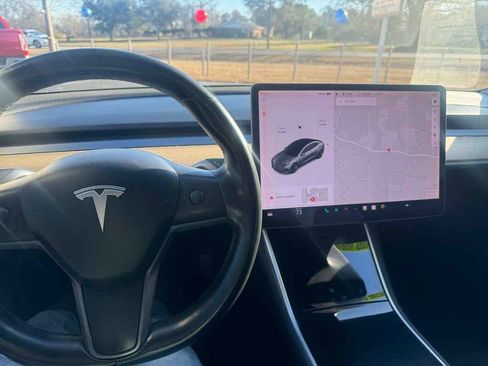 Used 2018 Tesla Model 3 Long Range image 10