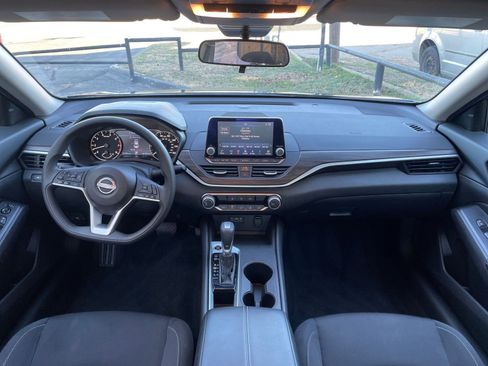 Used 2025 Nissan Altima 2.5 SV image 32