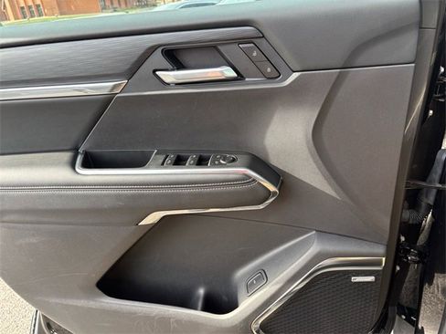 Used 2025 GMC Acadia Elevation image 16