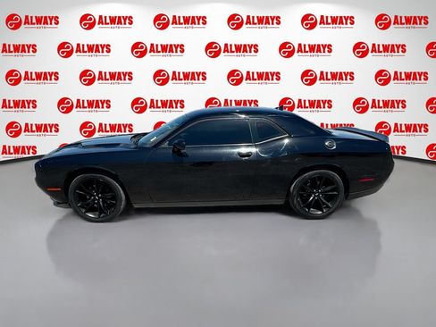 Used 2018 Dodge Challenger SXT w/ Blacktop Package RWD image 10