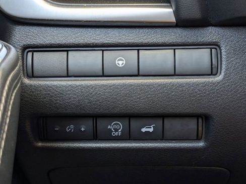 Used 2024 Nissan Rogue SV FWD image 32