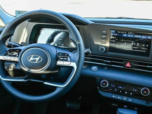 Certified 2026 Hyundai Elantra Hybrid FWD image 18
