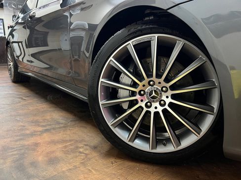 Used 2017 Mercedes-Benz S 550 Sedan image 42