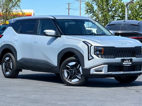 New 2027 Kia Seltos LX AWD/4WD image 2