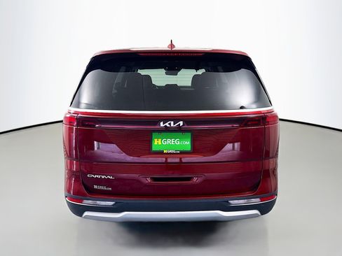 Used 2024 Kia Carnival LX image 8