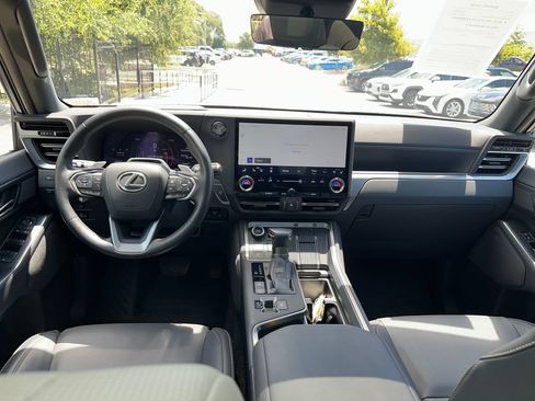 Used 2024 Lexus GX 550 w/ Accessory Package (2T) AWD/4WD image 31