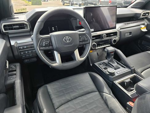Used 2025 Toyota Tacoma TRD Sport image 23