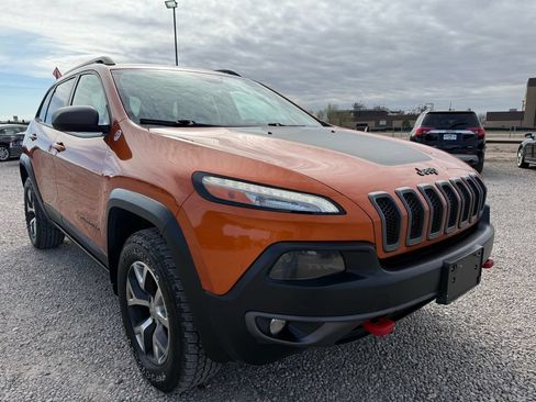Used 2015 Jeep Cherokee Trailhawk w/ Trailer Tow Group AWD/4WD image 2