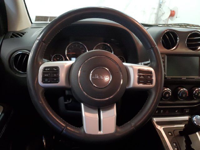 Used 2016 Jeep Compass Latitude AWD/4WD image 16