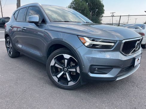 Used 2019 Volvo XC40 T5 Momentum AWD/4WD image 1