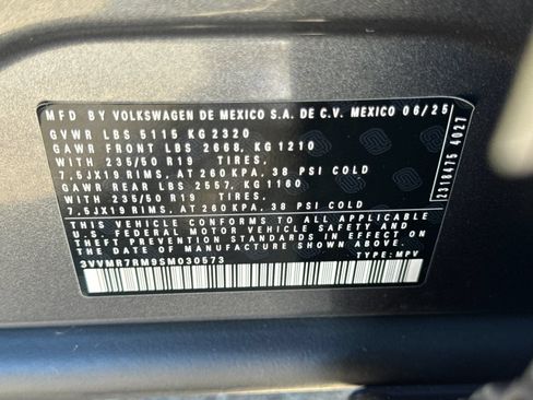 Used 2025 Volkswagen Tiguan SE AWD/4WD image 42