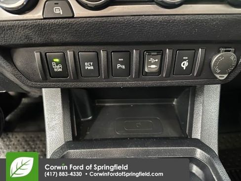 Used 2016 Toyota Tacoma Limited image 25