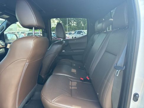 Used 2021 Toyota Tacoma Limited image 11