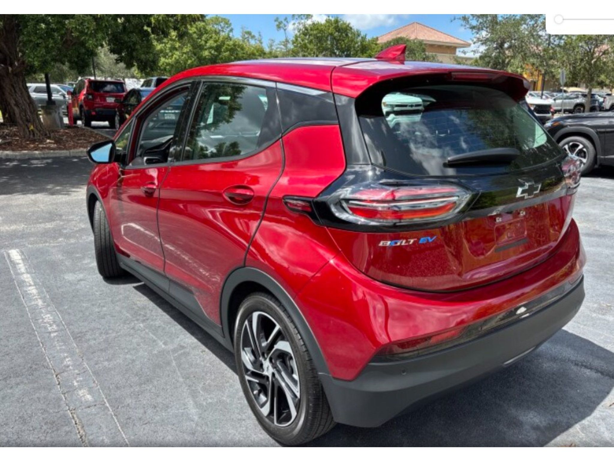 Used 2023 Chevrolet Bolt LT FWD image 4