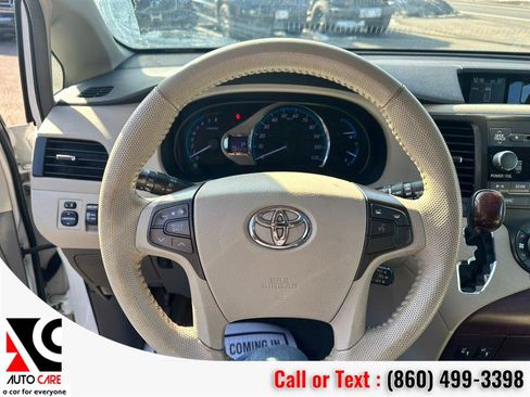 Used 2013 Toyota Sienna XLE image 23