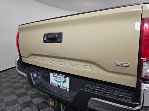 Used 2016 Toyota Tacoma TRD Off-Road w/ Towing Package image 17