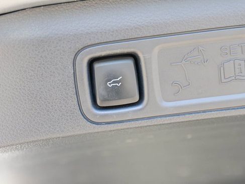 Used 2024 Ford Expedition Limited image 10