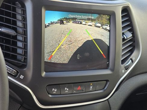 Used 2023 Jeep Cherokee Altitude Lux image 5