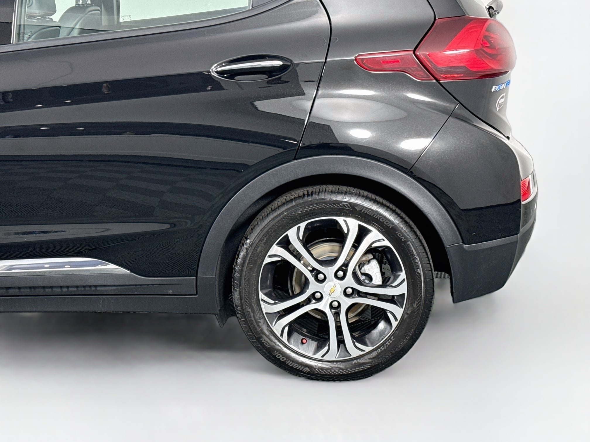 Used 2021 Chevrolet Bolt Premier w/ Infotainment Package FWD image 40