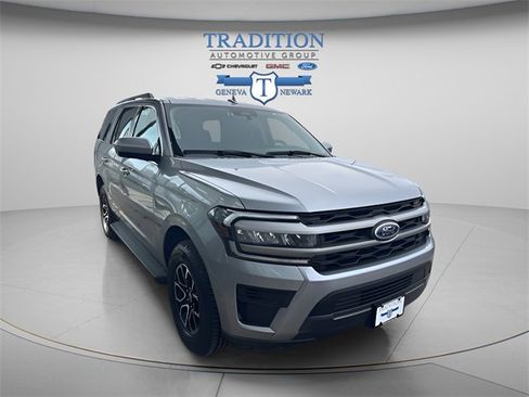 Used 2024 Ford Expedition XLT image 5