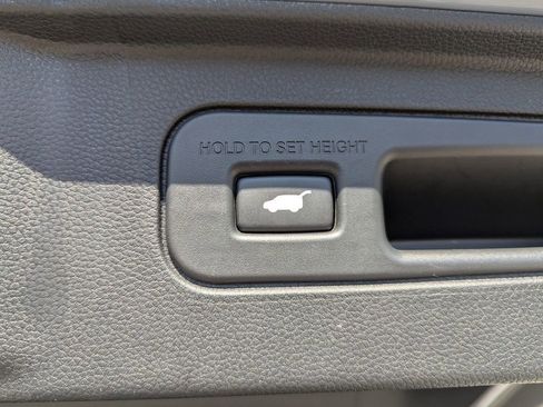 Used 2025 Honda Pilot Black Edition image 9