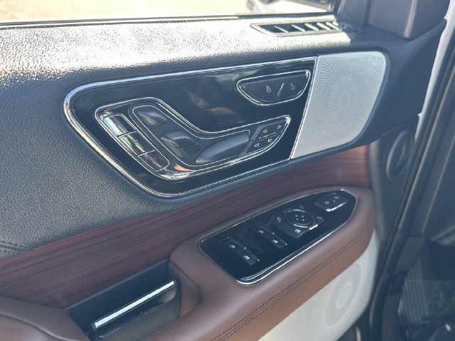 Used 2023 Lincoln Navigator Reserve AWD/4WD image 14