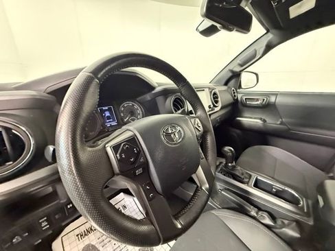 Used 2019 Toyota Tacoma TRD Off-Road AWD/4WD image 6