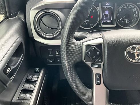 Used 2022 Toyota Tacoma SR5 AWD/4WD image 30
