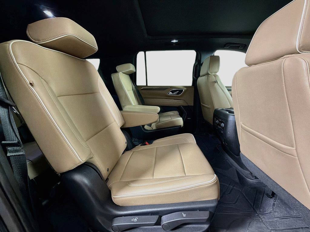 Used 2023 Chevrolet Suburban Premier AWD/4WD image 31