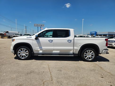 Used 2024 Chevrolet Silverado 1500 High Country w/ Technology Package AWD/4WD image 4