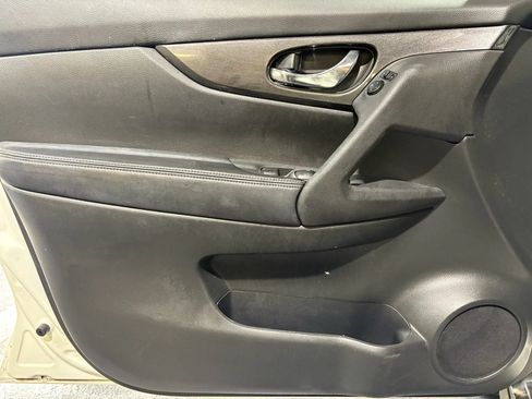 Used 2017 Nissan Rogue SV w/ Midnight Edition Package AWD/4WD image 10