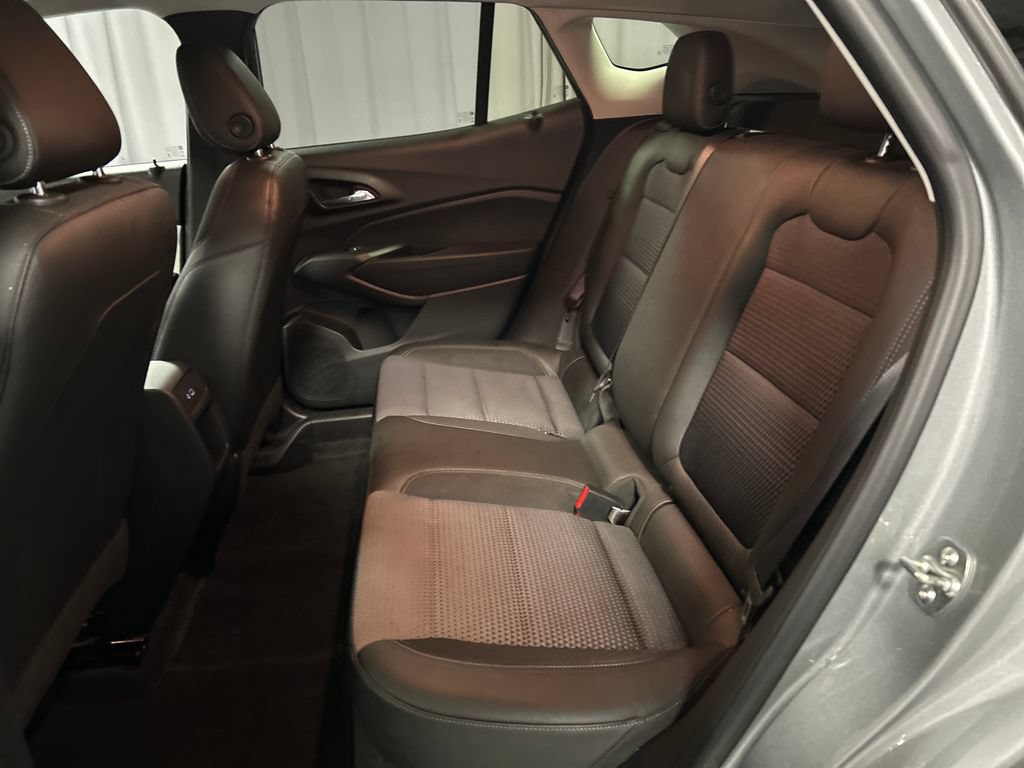 Used 2025 Chevrolet Trax LT FWD image 21