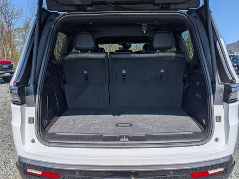 New 2026 Jeep Grand Wagoneer Limited AWD/4WD image 9