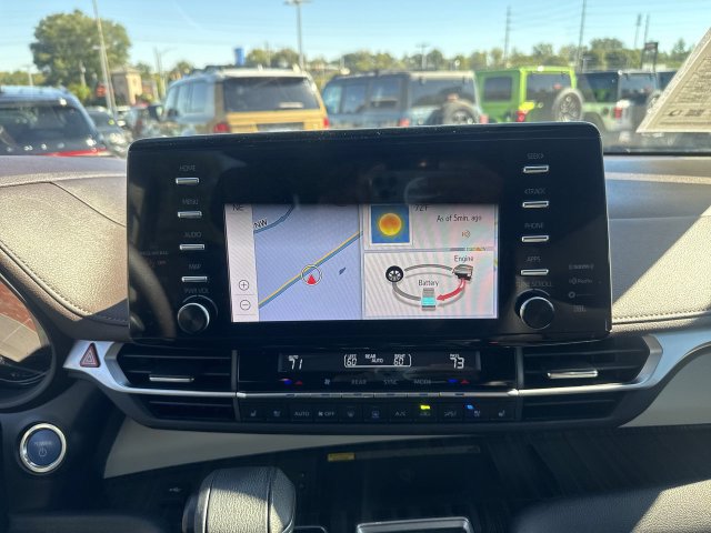 Used 2023 Toyota Sienna Platinum FWD image 16