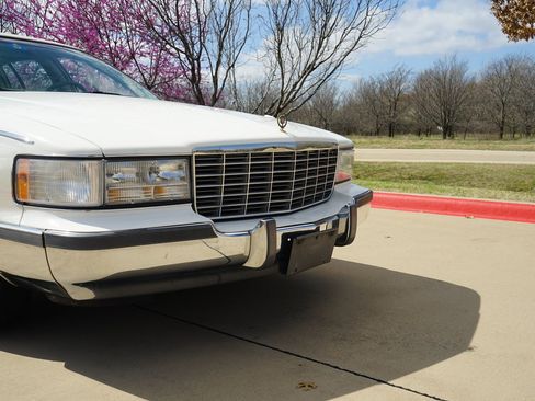 Used 1993 Cadillac Fleetwood Sedan image 32
