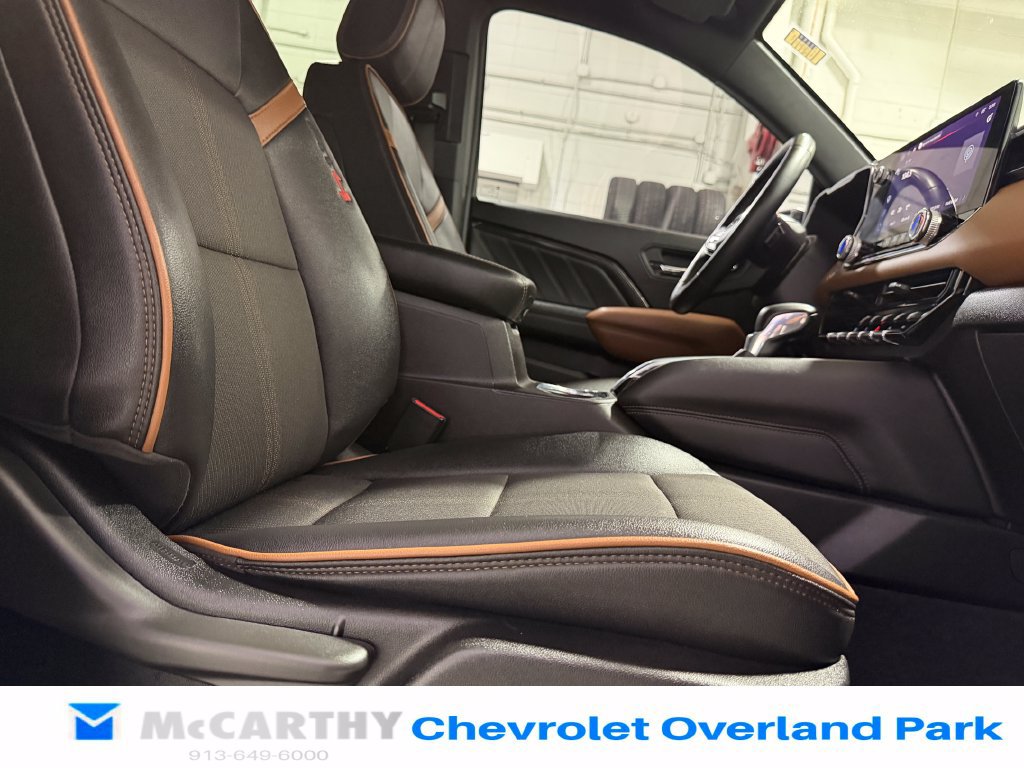 Used 2023 GMC Canyon AT4 w/ Canyon Safety Plus Package AWD/4WD image 27